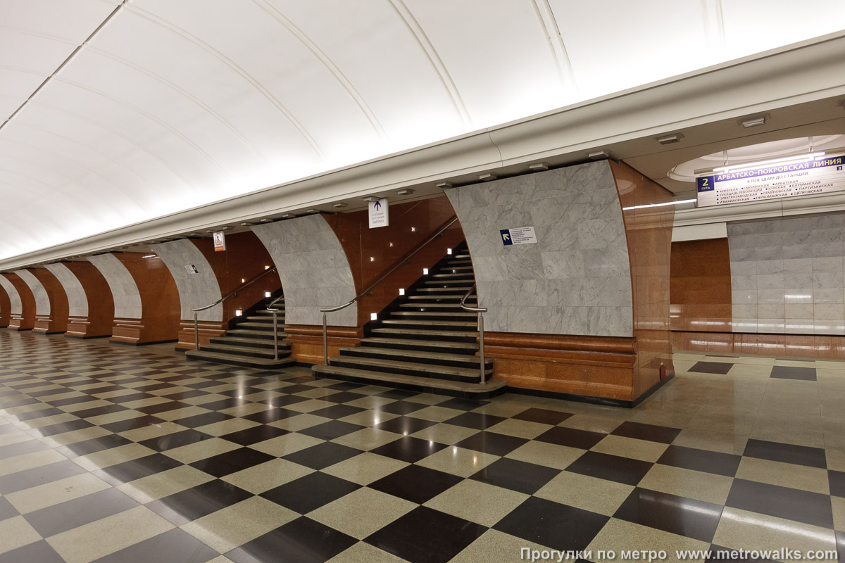 Фотография станции Парк Победы (Солнцевская линия, Москва) — первый зал. Около перехода между двумя залами станции.