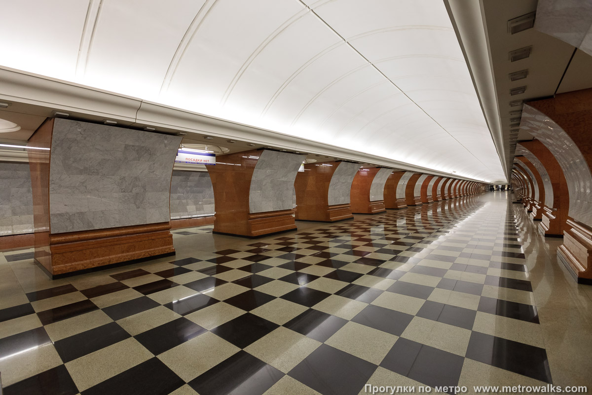 Фотография станции Парк Победы (Солнцевская линия, Москва) — первый зал. Вид по диагонали.