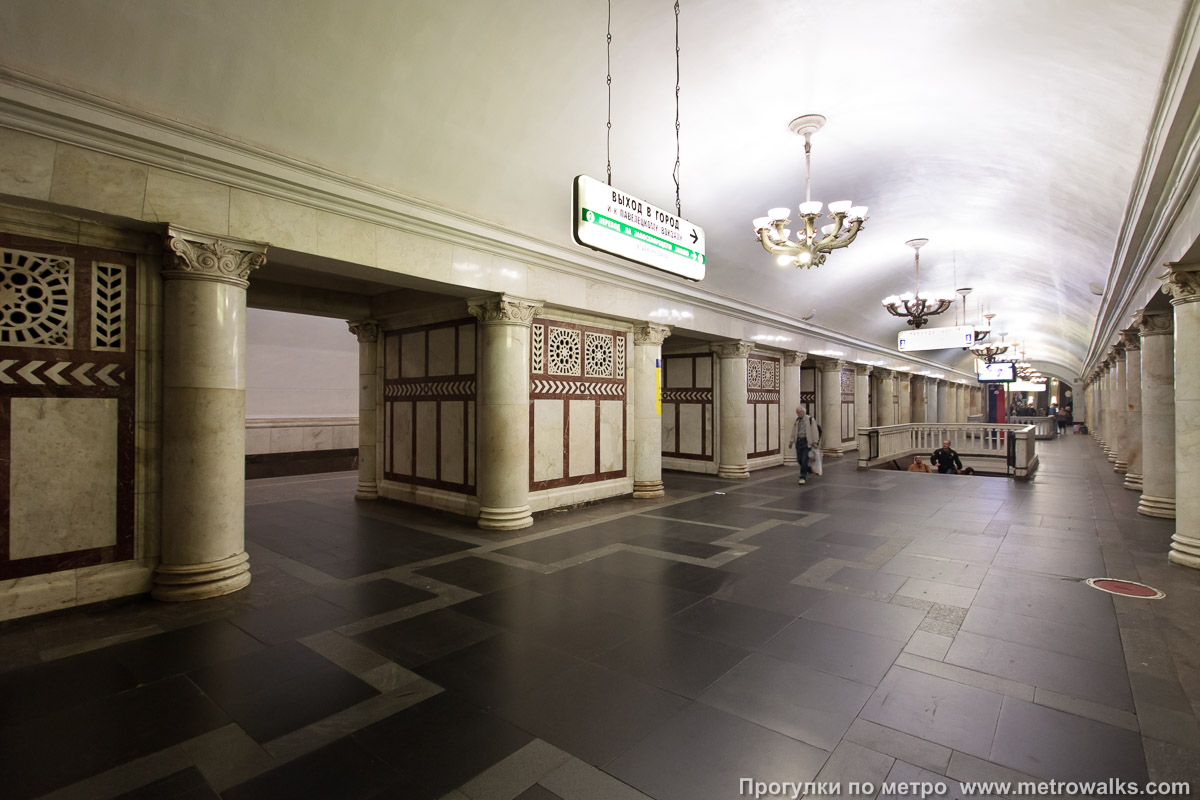 Фотография станции Павелецкая (Кольцевая линия, Москва). Вид по диагонали.