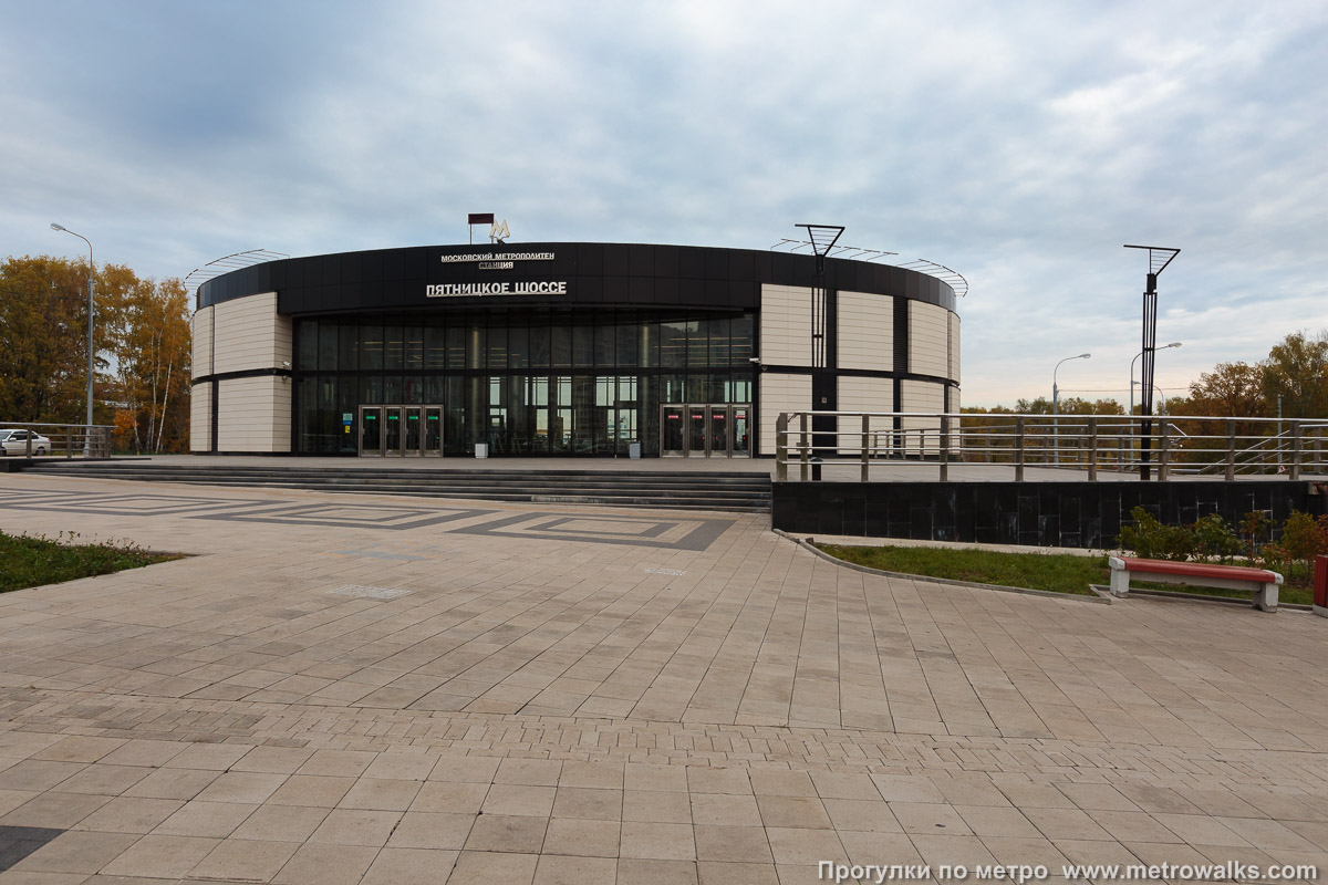 Фотография станции Пятницкое шоссе (Арбатско-Покровская линия, Москва). Наземный вестибюль станции. Второй, дополнительный вход на станцию, расположенный севернее шоссе.
