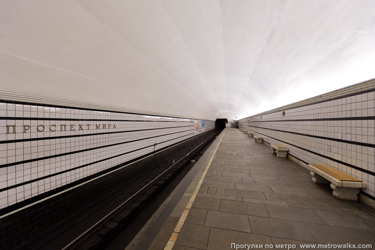 Фотография станции Проспект Мира (Калужско-Рижская линия, Москва). Дальняя часть бокового зала станции.
