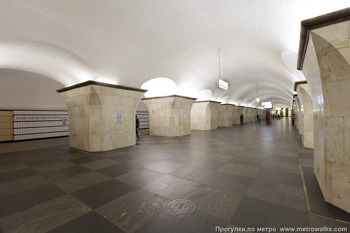 Фотография станции Проспект Мира (Калужско-Рижская линия, Москва). Вид по диагонали.
