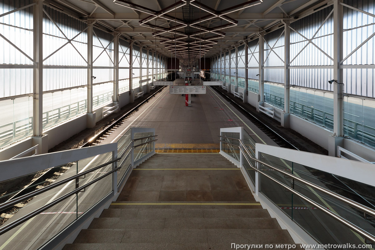 Фотография станции Прокшино (Сокольническая линия, Москва). Спуск на станцию по лестнице.