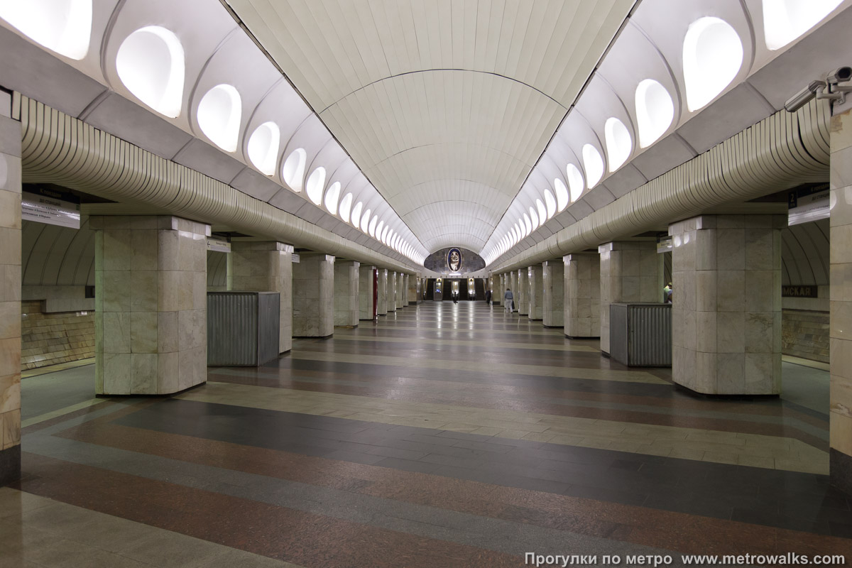 Фотография станции Римская (Люблинско-Дмитровская линия, Москва). Продольный вид центрального зала.