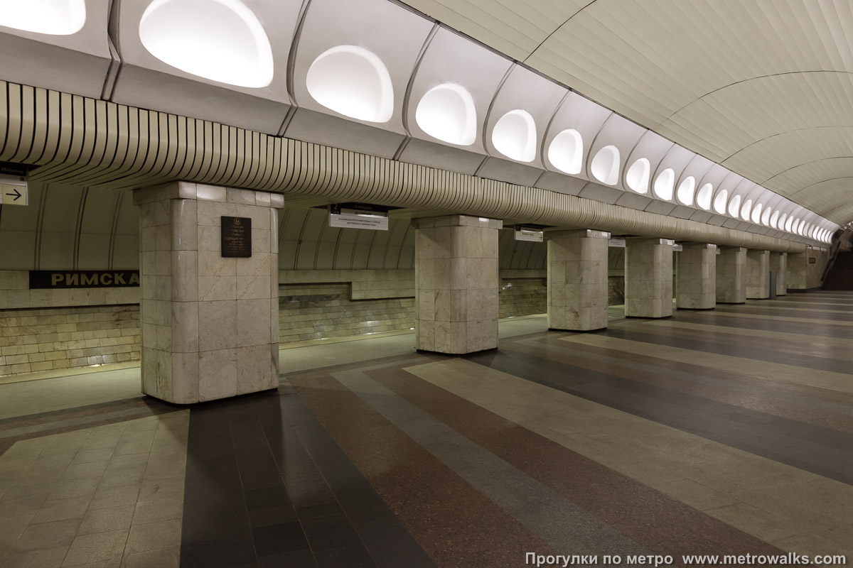 Фотография станции Римская (Люблинско-Дмитровская линия, Москва). Вид по диагонали.