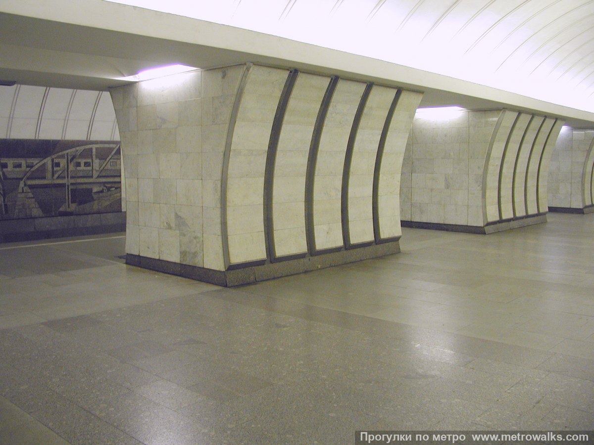 Фотография станции Савёловская (Серпуховско-Тимирязевская линия, Москва). Вид по диагонали.