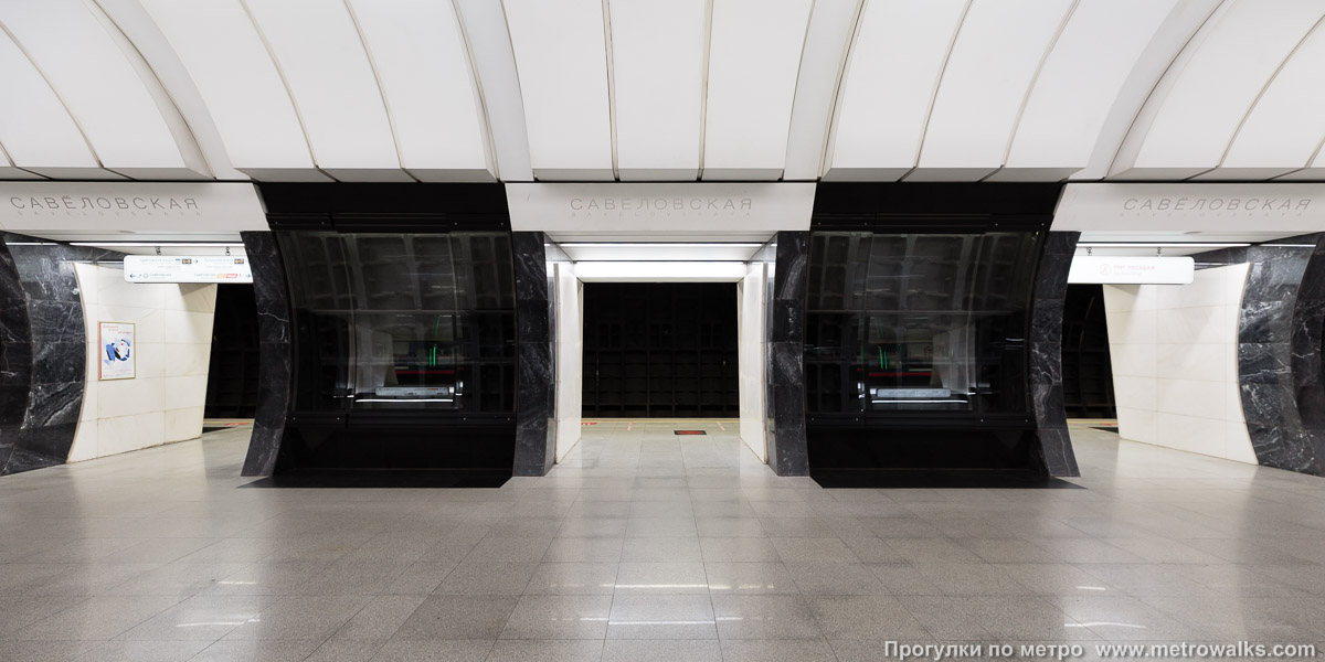 Фотография станции Савёловская (Большая кольцевая линия, Москва). Поперечный вид, проходы между пилонами из центрального зала на платформу.