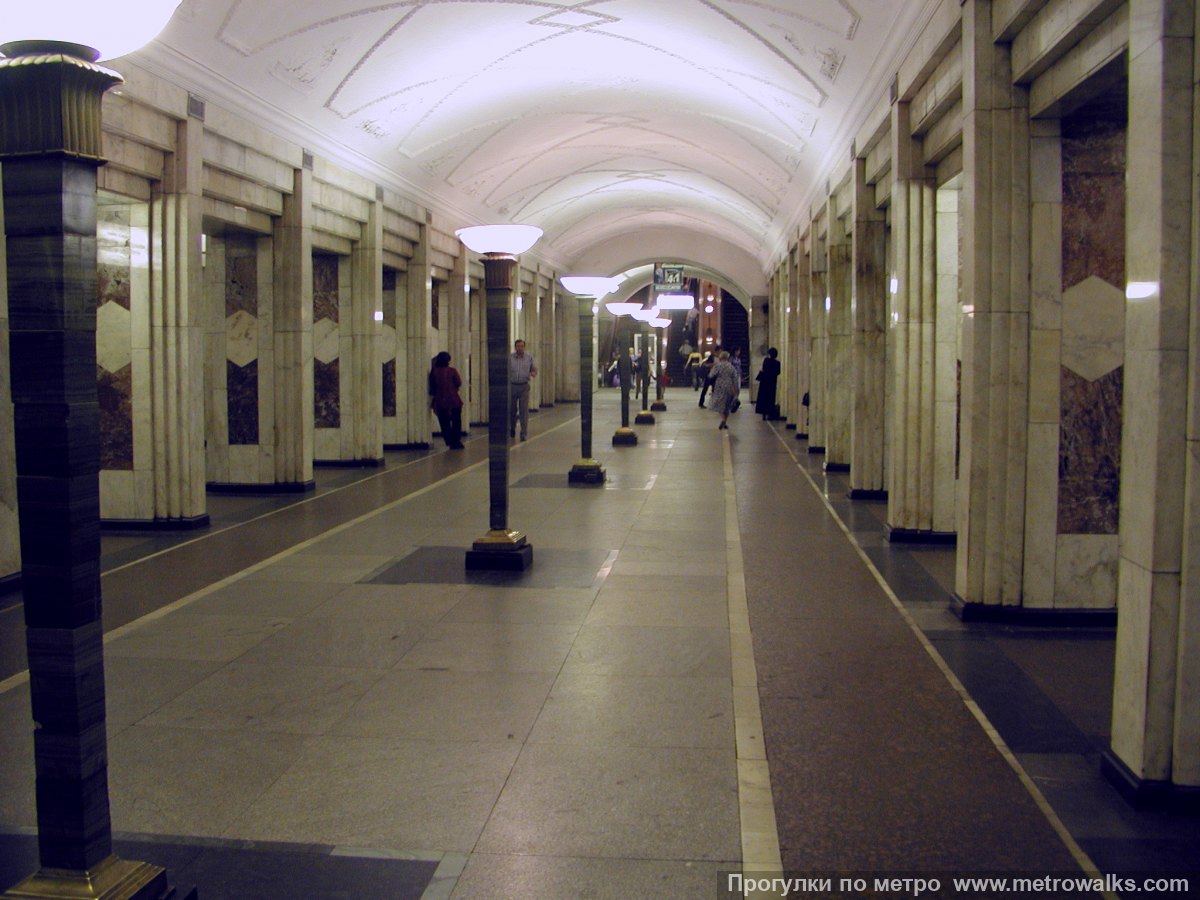 Фотография станции Семёновская (Арбатско-Покровская линия, Москва). Продольный вид центрального зала.