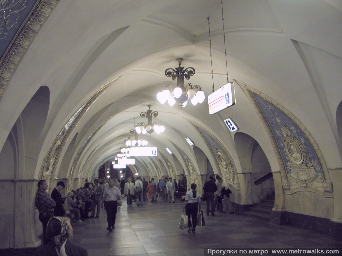 Фотография станции Таганская (Кольцевая линия, Москва). Вид по диагонали.