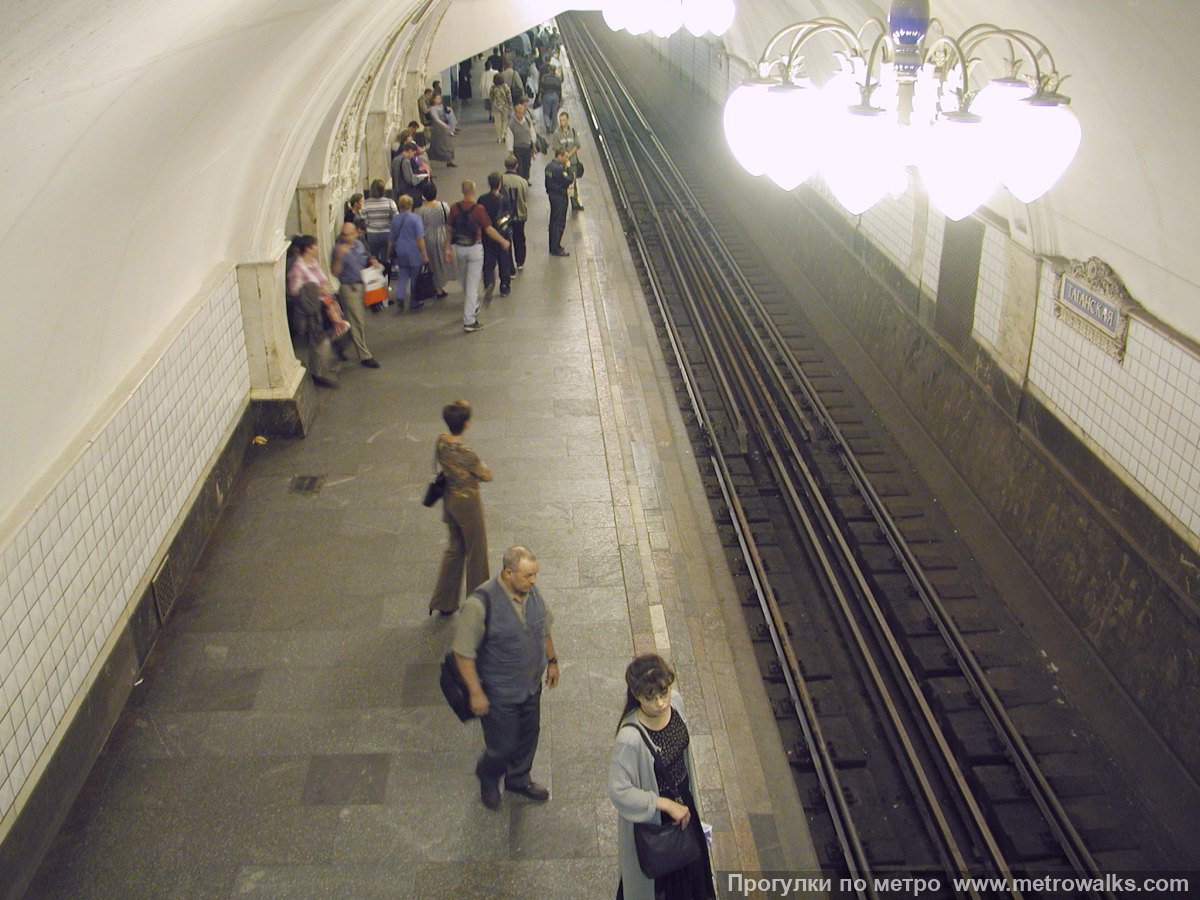 Фотография станции Таганская (Кольцевая линия, Москва). Вид бокового зала станции с переходного мостика.