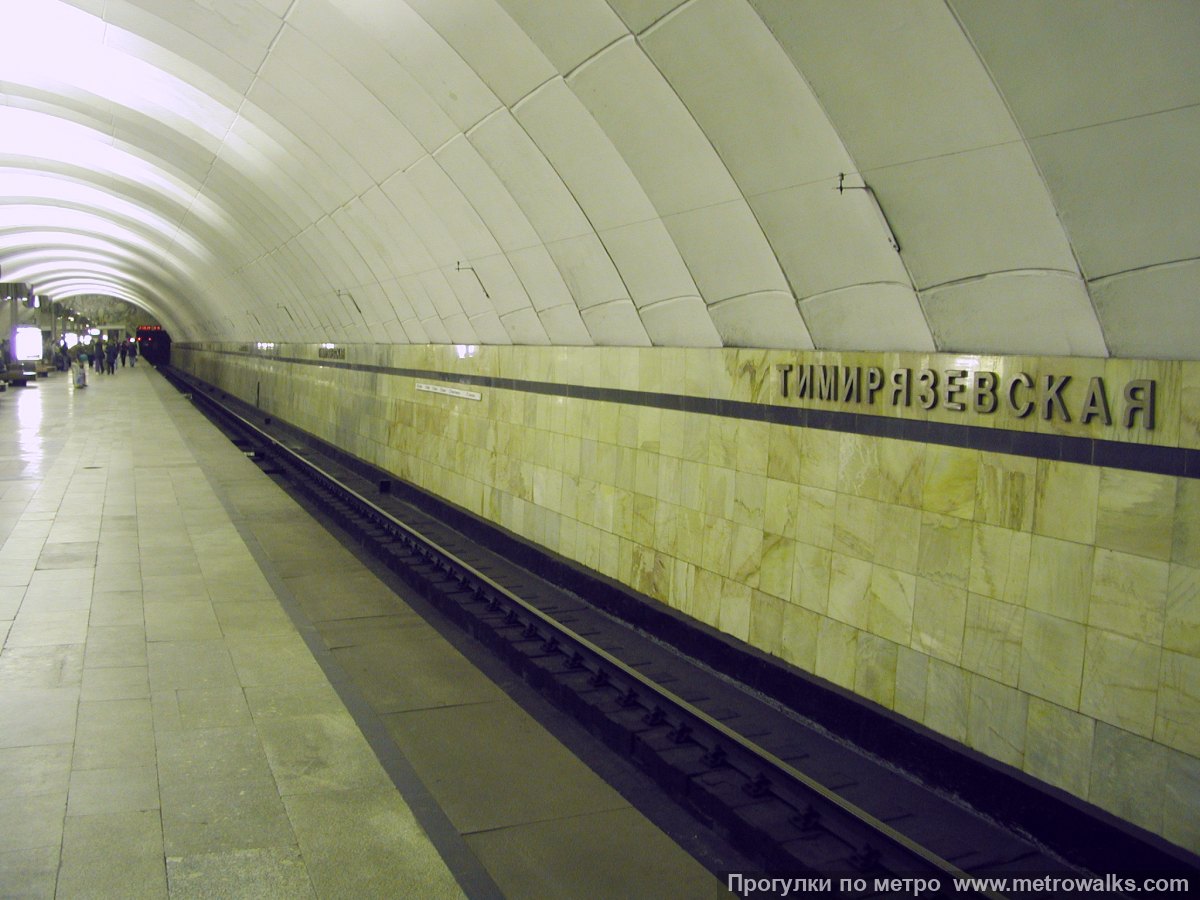 Фотография станции Тимирязевская (Серпуховско-Тимирязевская линия, Москва). Край платформы, общий вид.