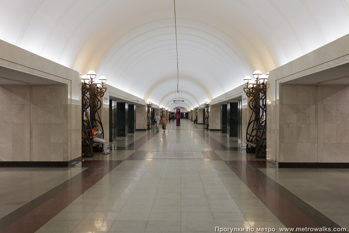 Фотография станции Трубная (Люблинско-Дмитровская линия, Москва). Продольный вид центрального зала.