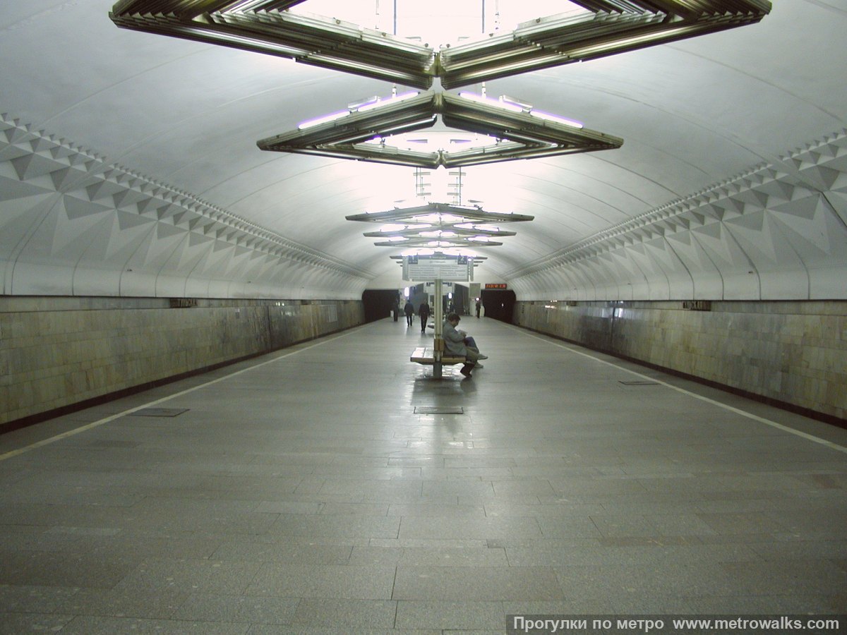 Фотография станции Тульская (Серпуховско-Тимирязевская линия, Москва). Продольный вид по оси станции.