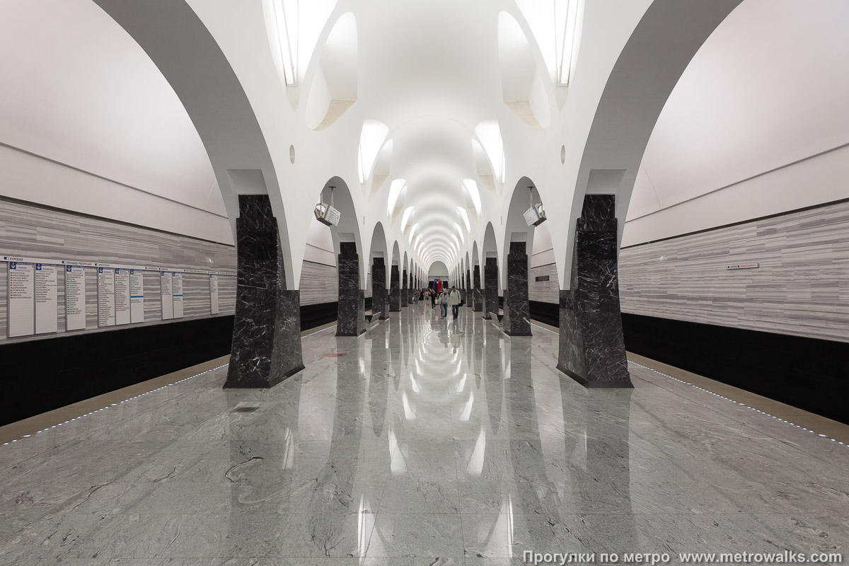 Фотография станции Волоколамская (Арбатско-Покровская линия, Москва). Продольный вид центрального зала.