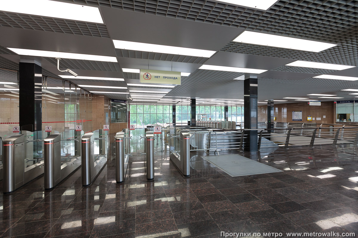 Фотография станции Волоколамская (Арбатско-Покровская линия, Москва). Внутри вестибюля станции, общий вид.