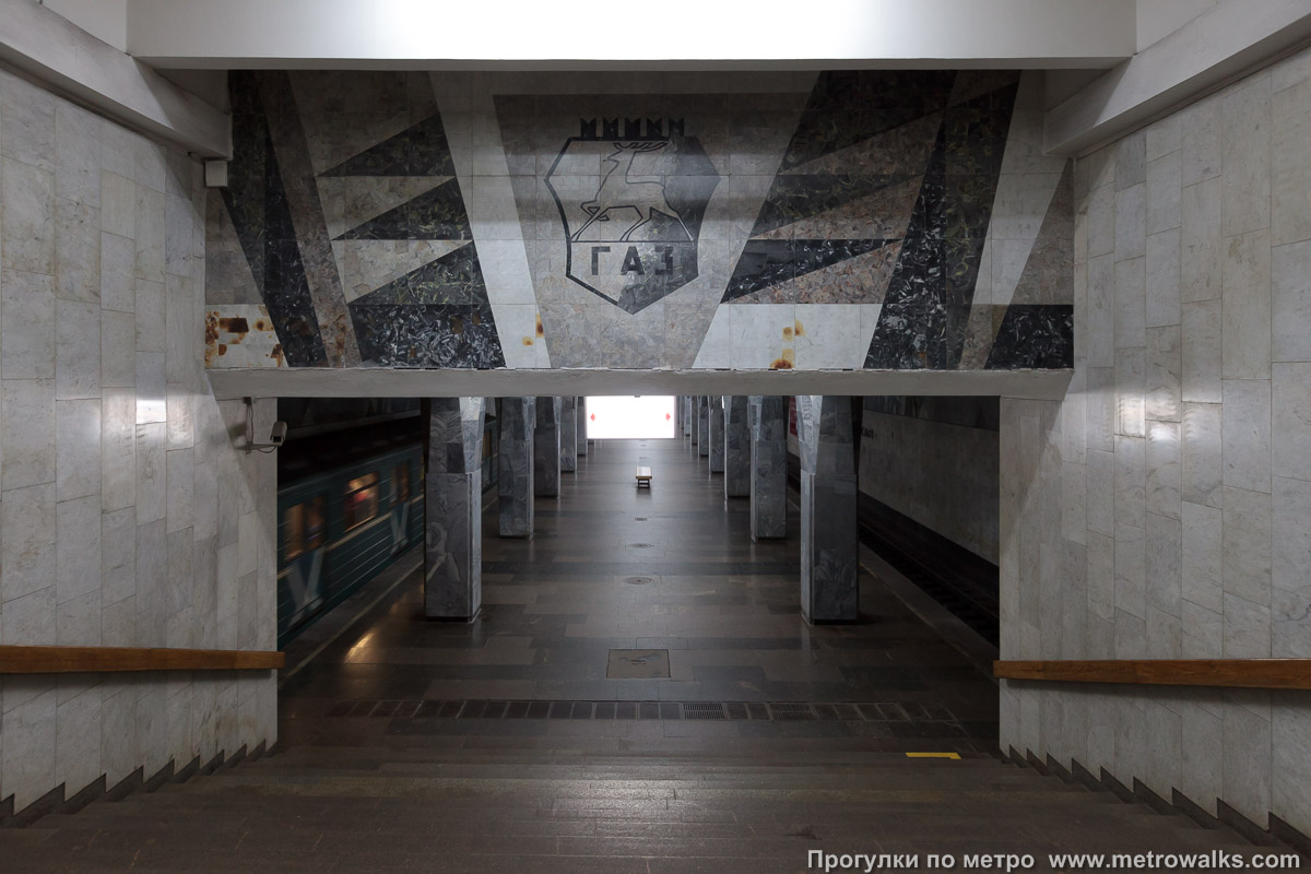 Фотография станции Автозаводская (Автозаводско-Нагорная линия, Нижний Новгород). Спуск на станцию по лестнице.