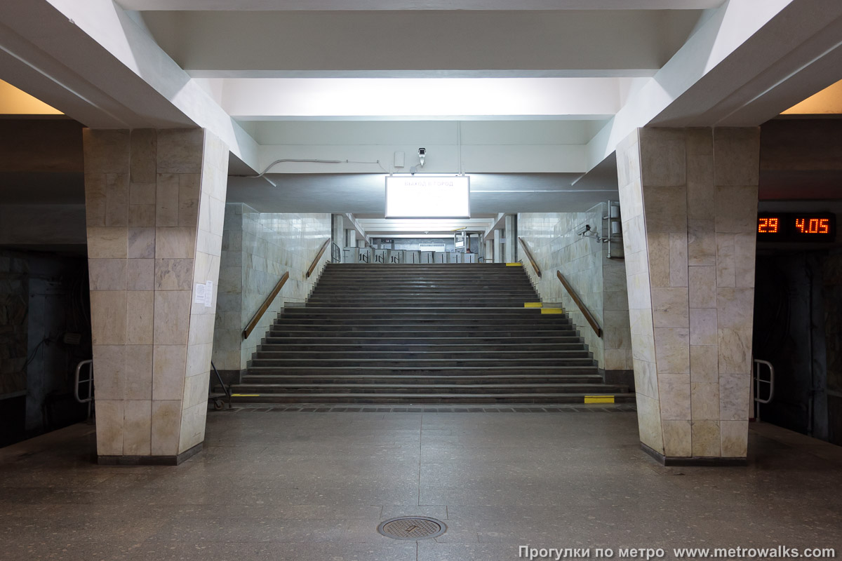 Фотография станции Двигатель революции (Автозаводско-Нагорная линия, Нижний Новгород). Выход в город осуществляется по лестнице.