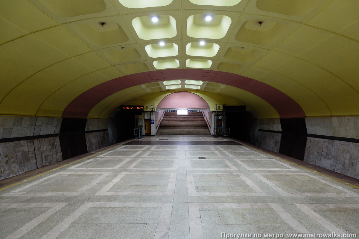 Фотография станции Канавинская (Сормовско-Мещерская линия, Нижний Новгород). Часть станции около выхода в город.