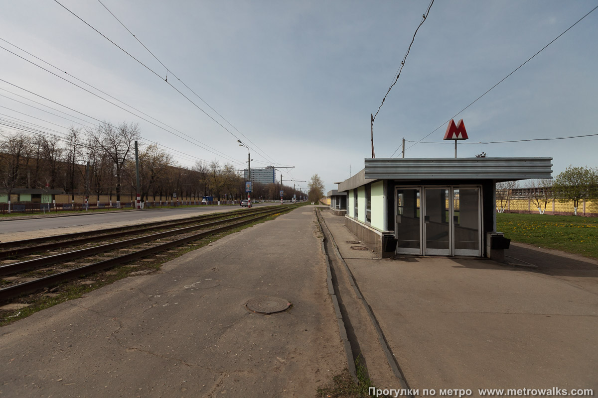 Фотография станции Комсомольская (Автозаводско-Нагорная линия, Нижний Новгород). Вход на станцию осуществляется через подземный переход.