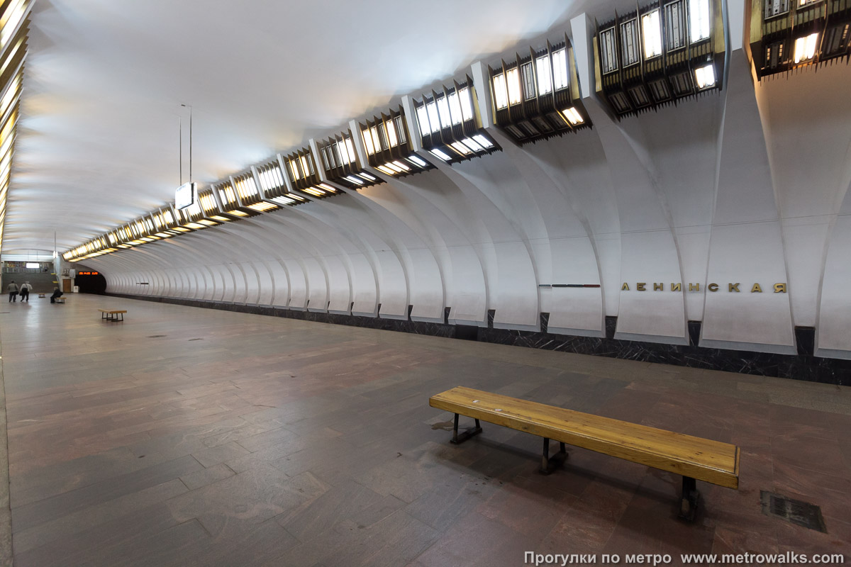 Фотография станции Ленинская (Автозаводско-Нагорная линия, Нижний Новгород). Вид по диагонали.