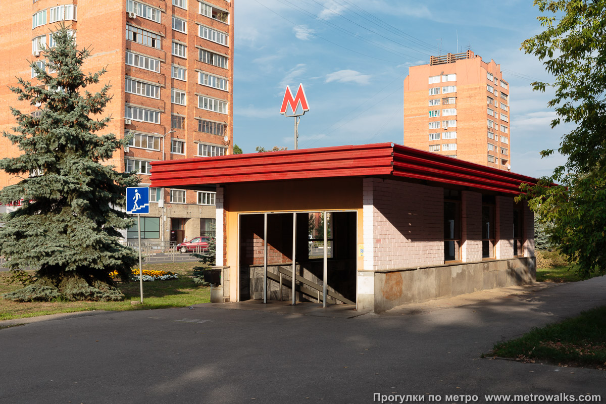 Фотография станции Парк культуры (Автозаводско-Нагорная линия, Нижний Новгород). Вход на станцию осуществляется через подземный переход.