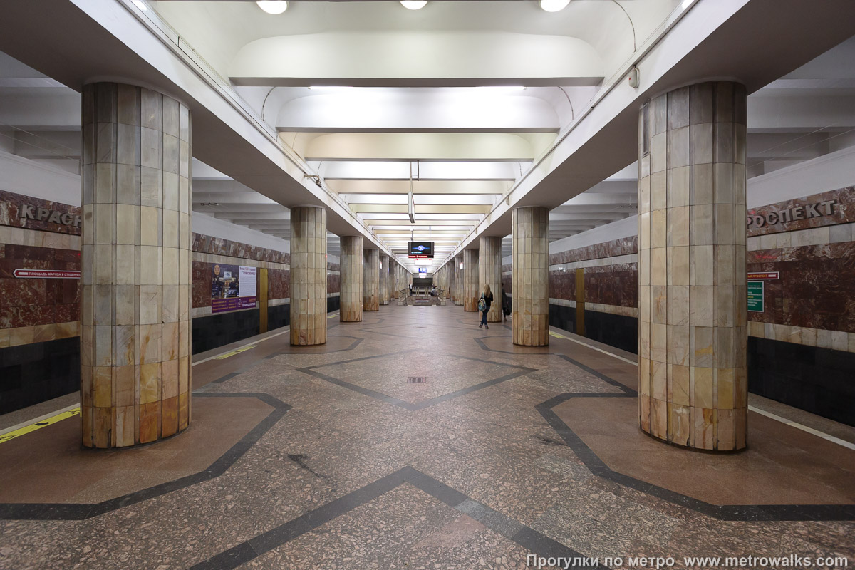 Фотография станции Красный проспект (Ленинская линия, Новосибирск). Продольный вид центрального зала.