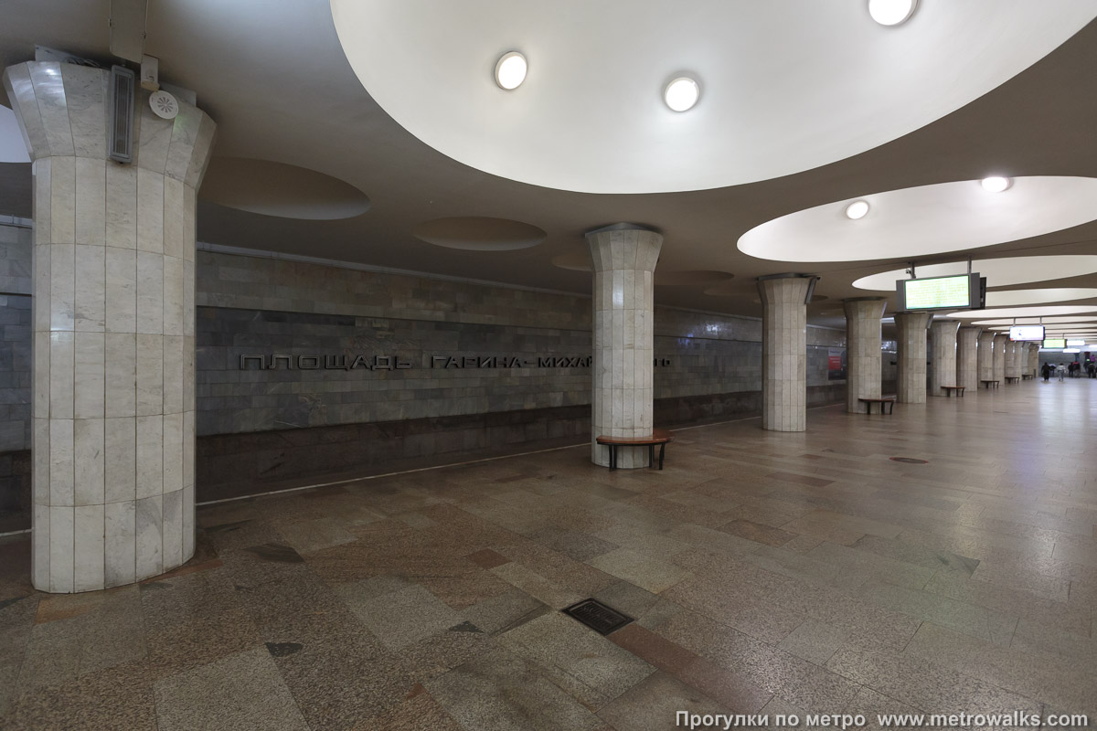 Фотография станции Площадь Гарина-Михайловского (Дзержинская линия, Новосибирск). Вид по диагонали.