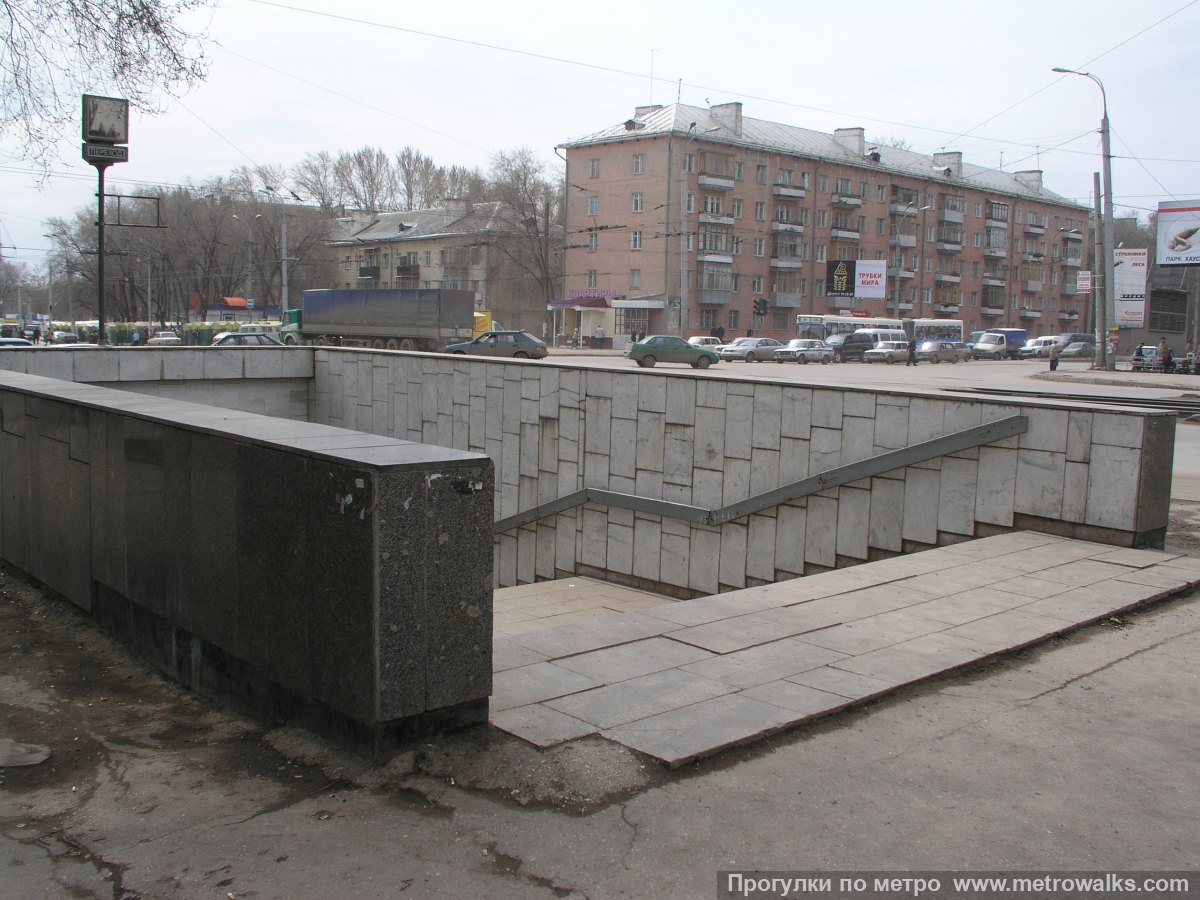 Фотография станции Победа (Самара). Вход на станцию осуществляется через подземный переход.