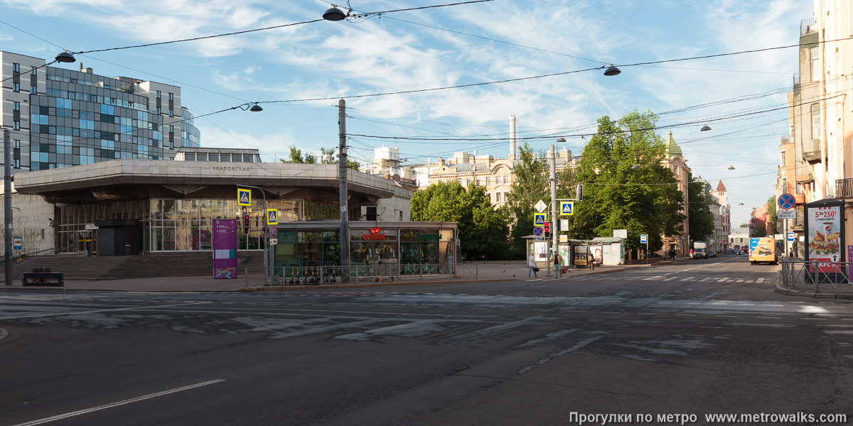 Фотография станции Чкаловская (Фрунзенско-Приморская линия, Санкт-Петербург). Общий вид окрестностей станции.