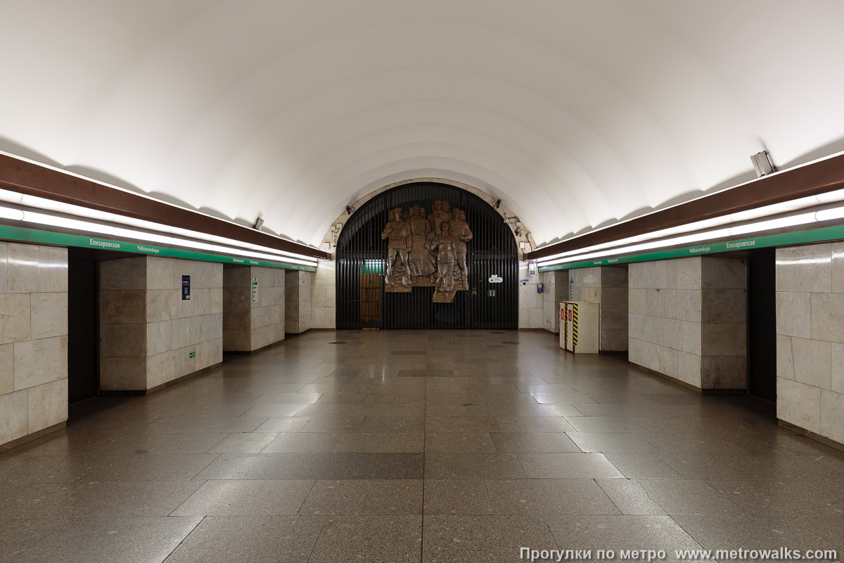 Фотография станции Елизаровская (Невско-Василеостровская линия, Санкт-Петербург). Противоположная от входа часть станции.