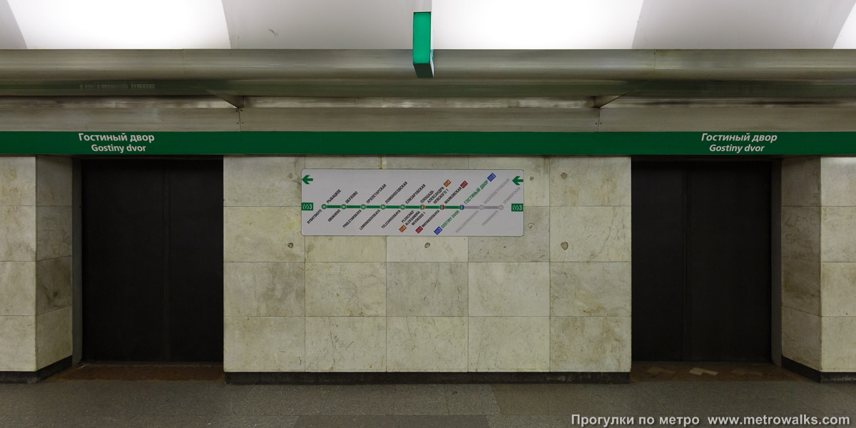 Фотография станции Гостиный Двор (Невско-Василеостровская линия, Санкт-Петербург). Схема линии на станционной стене.