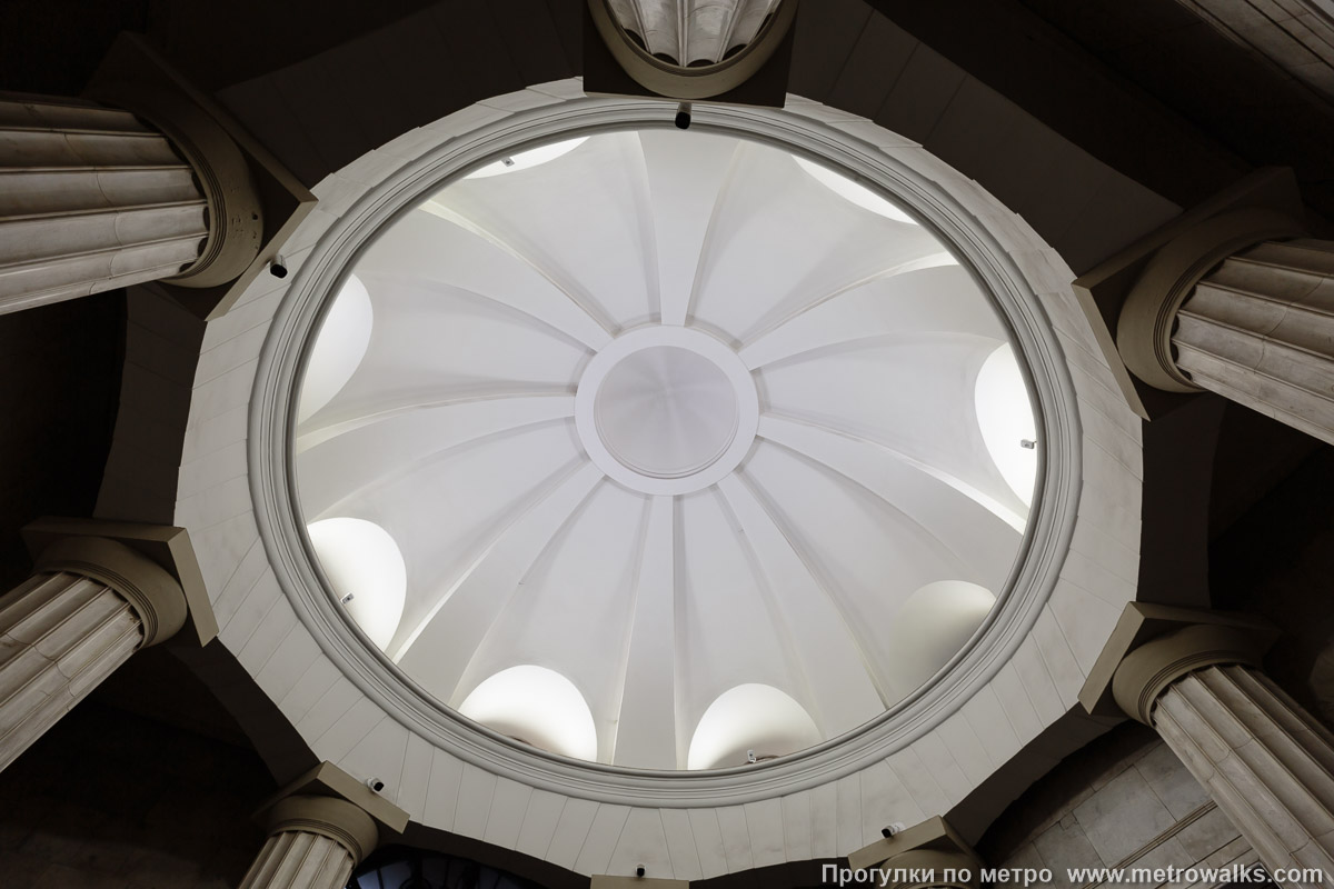 Фотография станции Кировский завод (Кировско-Выборгская линия, Санкт-Петербург). Потолок вестибюля.