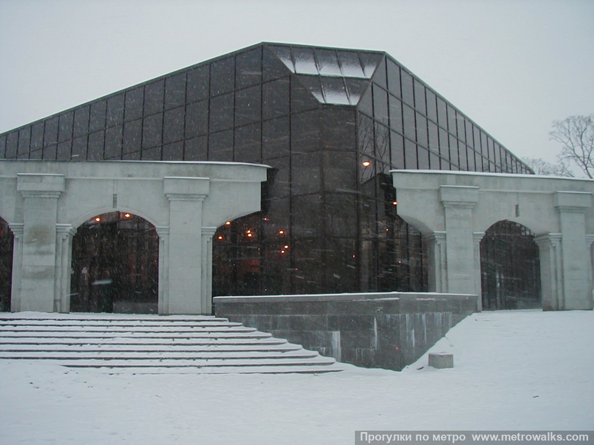 Фотография станции Крестовский остров (Фрунзенско-Приморская линия, Санкт-Петербург). Наземный вестибюль станции.