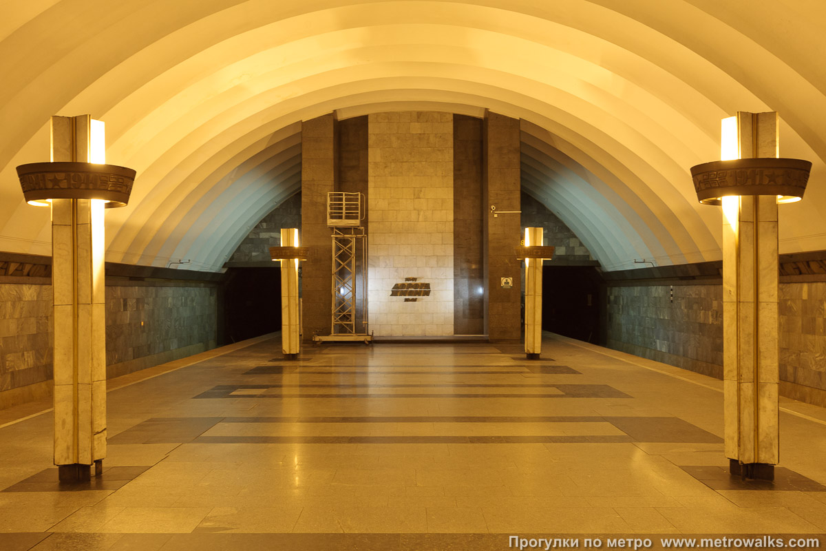Фотография станции Ладожская (Правобережная линия, Санкт-Петербург). Противоположная от входа часть станции.