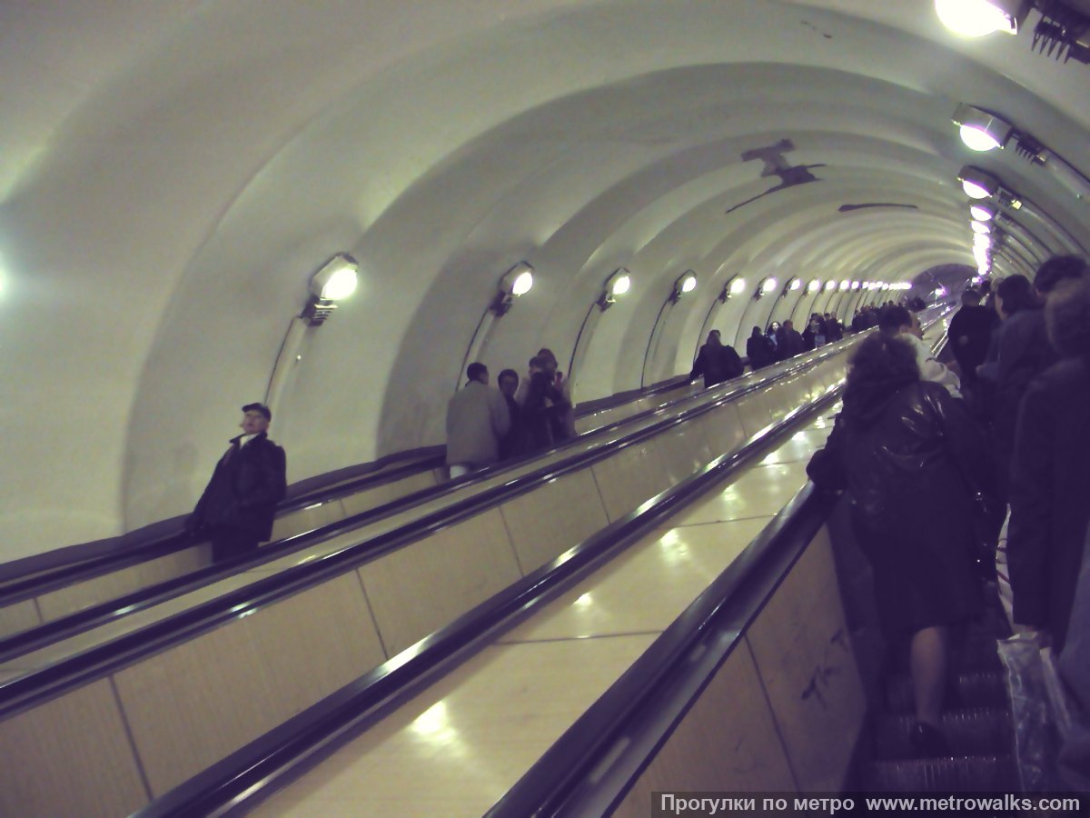 Фотография станции Лиговский проспект (Правобережная линия, Санкт-Петербург). Эскалаторы.