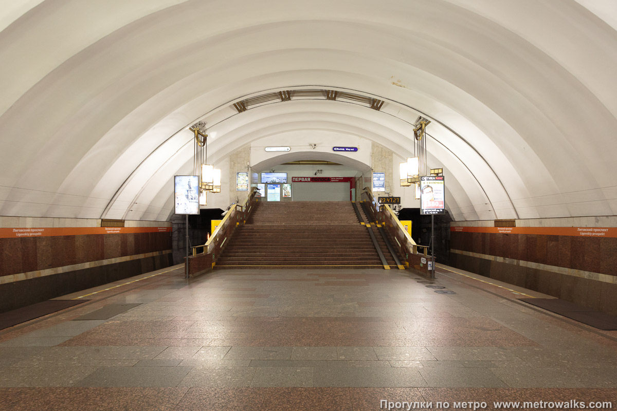 Фотография станции Лиговский проспект (Правобережная линия, Санкт-Петербург). Часть станции около выхода в город.