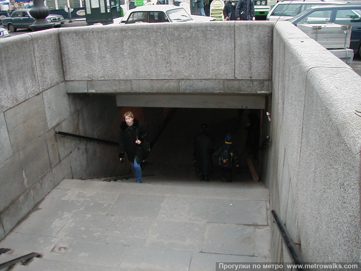 Фотография станции Невский проспект (Московско-Петроградская линия, Санкт-Петербург). Лестница подземного перехода.