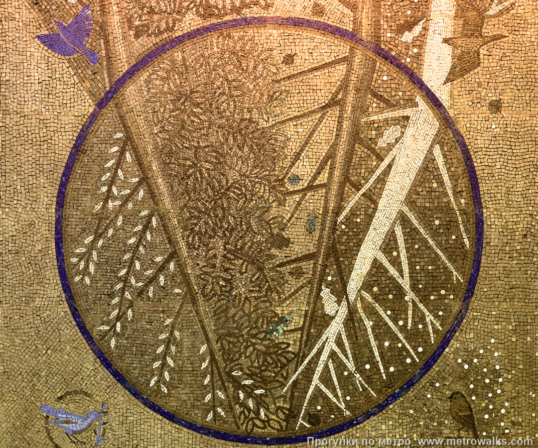 Фотография станции Озерки (Московско-Петроградская линия, Санкт-Петербург). Фрагмент декоративного оформления глухого торца крупным планом. «Озерцо».