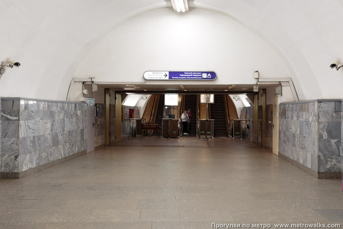 Фотография станции Площадь Александра Невского (Правобережная линия, Санкт-Петербург). Эскалаторы.