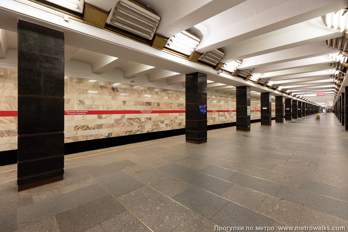 Фотография станции Проспект Ветеранов (Кировско-Выборгская линия, Санкт-Петербург). Вид по диагонали.