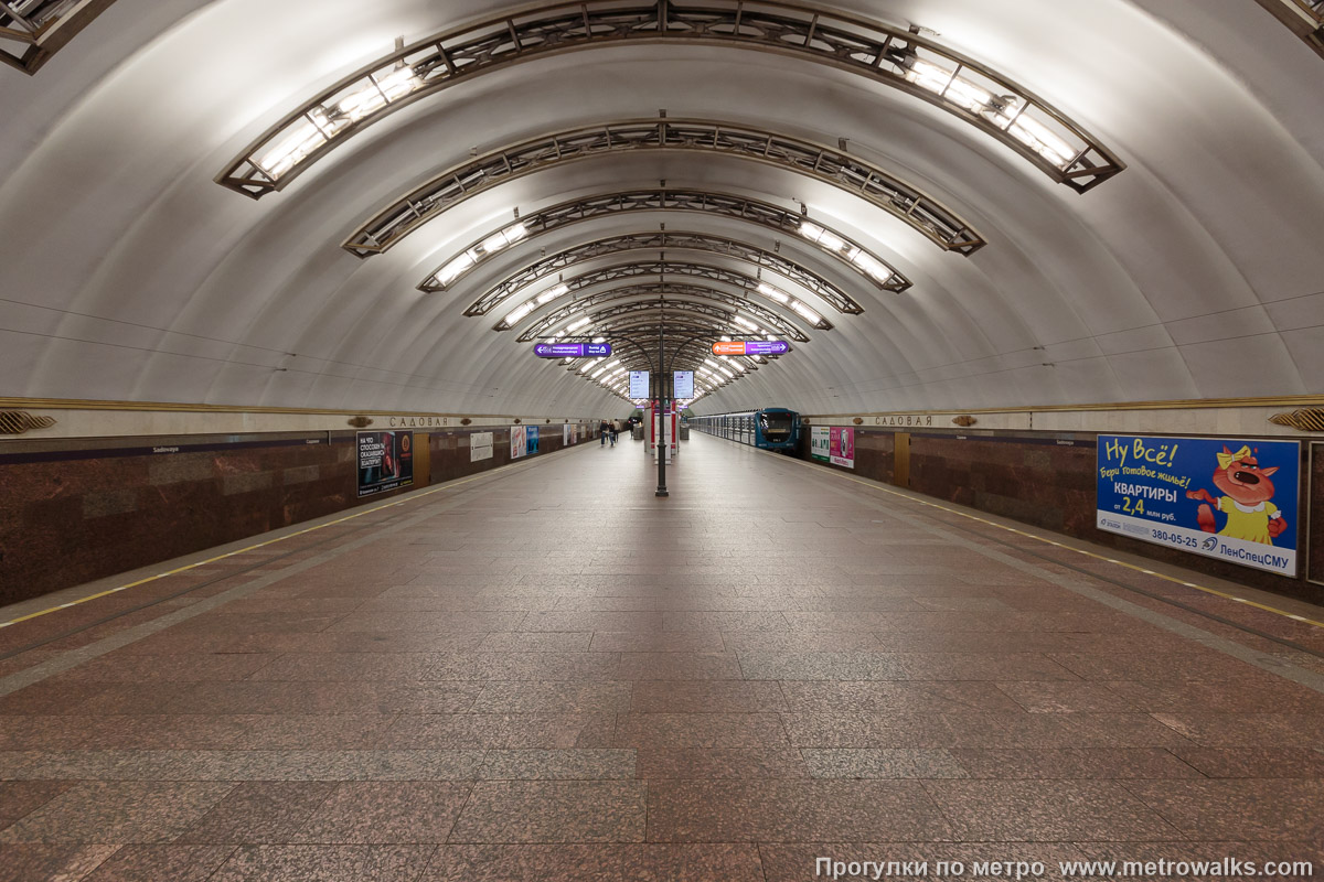 Фотография станции Садовая (Фрунзенско-Приморская линия, Санкт-Петербург). Продольный вид по оси станции.