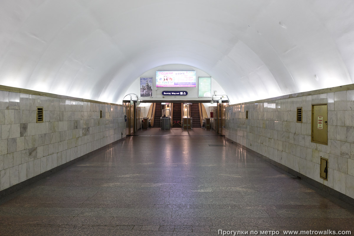 Фотография станции Садовая (Фрунзенско-Приморская линия, Санкт-Петербург). Эскалаторы.
