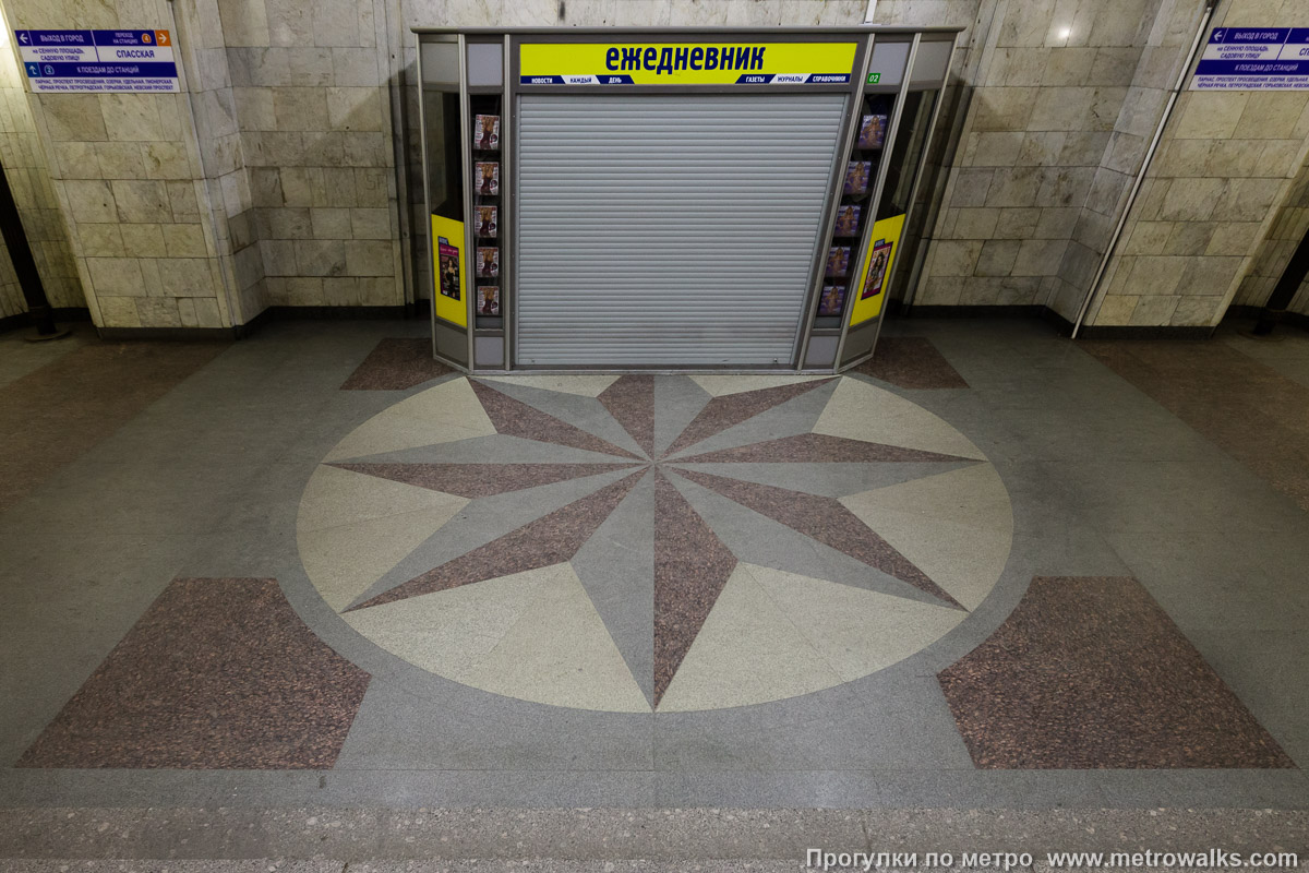 Фотография станции Сенная площадь (Московско-Петроградская линия, Санкт-Петербург). Пол крупным планом.