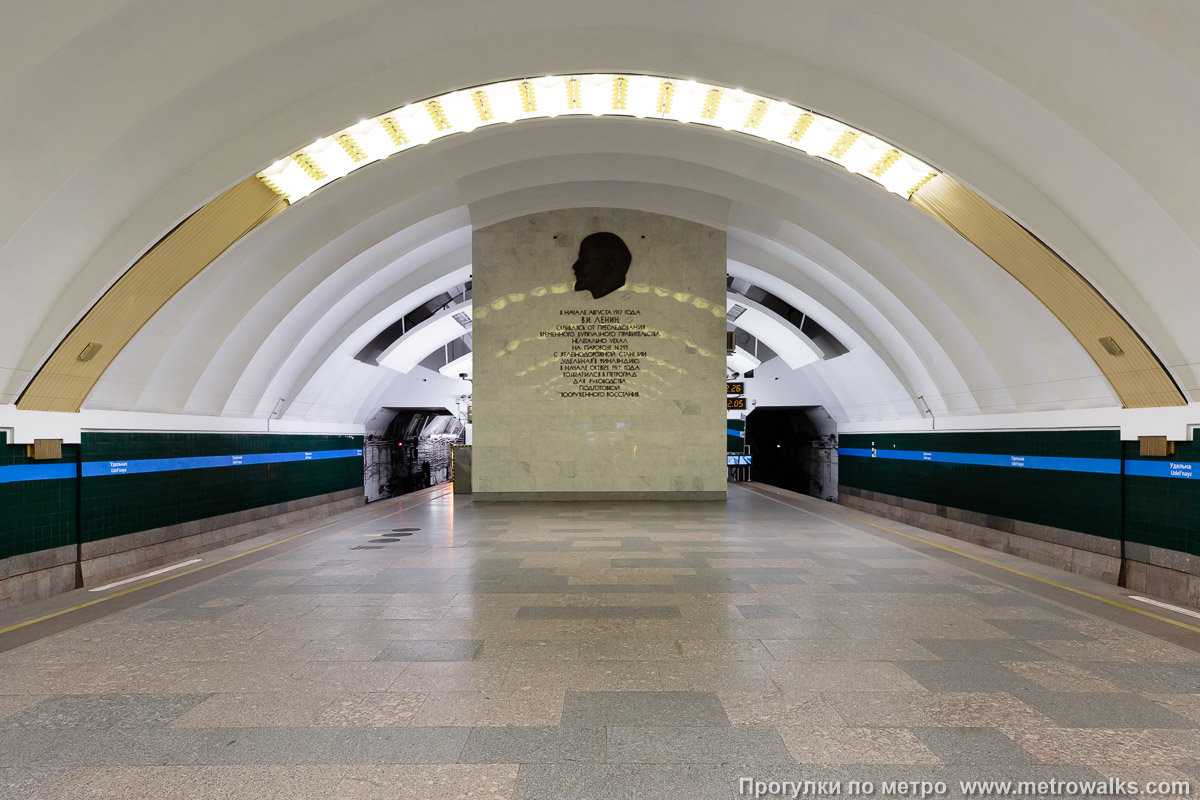 Фотография станции Удельная (Московско-Петроградская линия, Санкт-Петербург). Противоположная от входа часть станции.