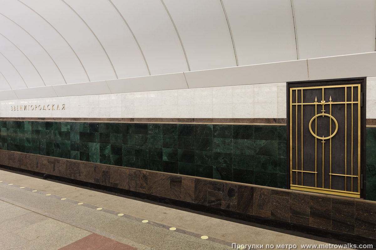 Фотография станции Звенигородская (Фрунзенско-Приморская линия, Санкт-Петербург). Путевая стена.