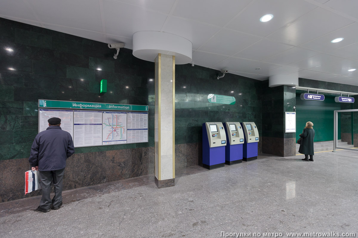 Фотография станции Звенигородская (Фрунзенско-Приморская линия, Санкт-Петербург). Автоматы для оплаты проезда.