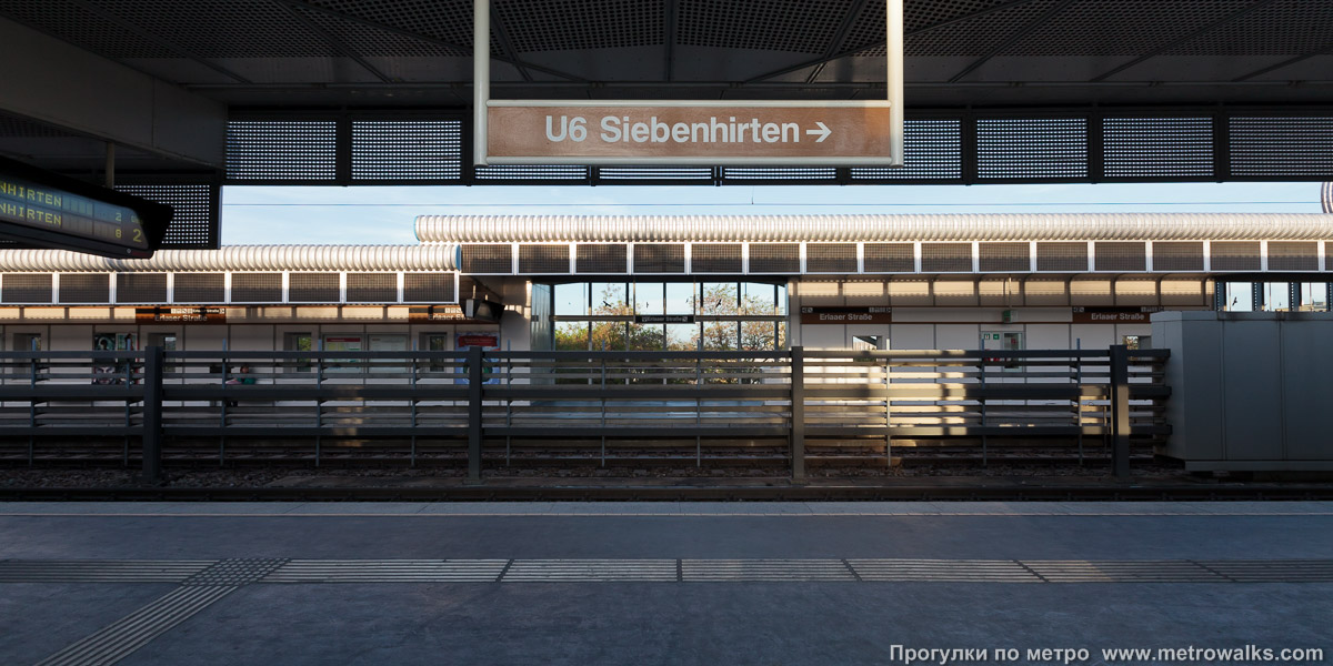 Фотография станции Erlaaer Straße [Эрлаер Штрассе] (U6, Вена). Поперечный вид.