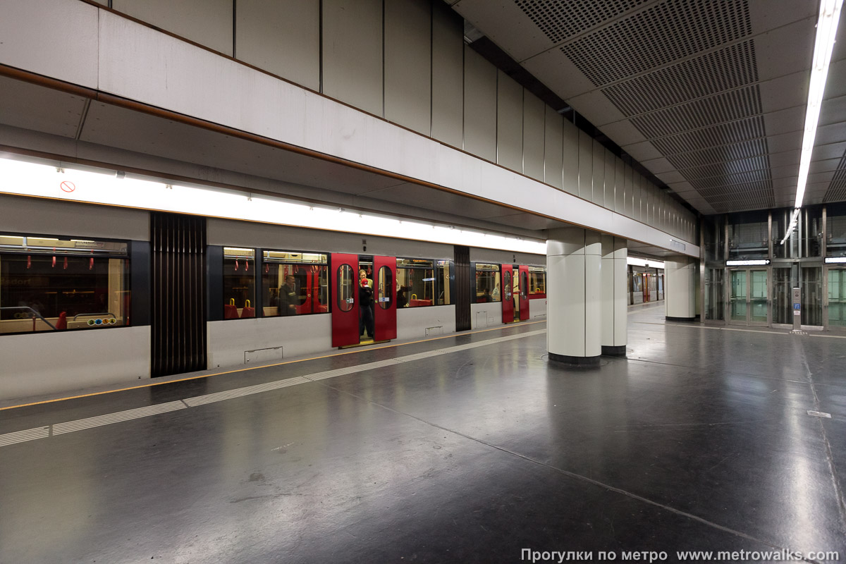 Фотография станции Floridsdorf [Флоридсдорф] (U6, Вена). Вид по диагонали.