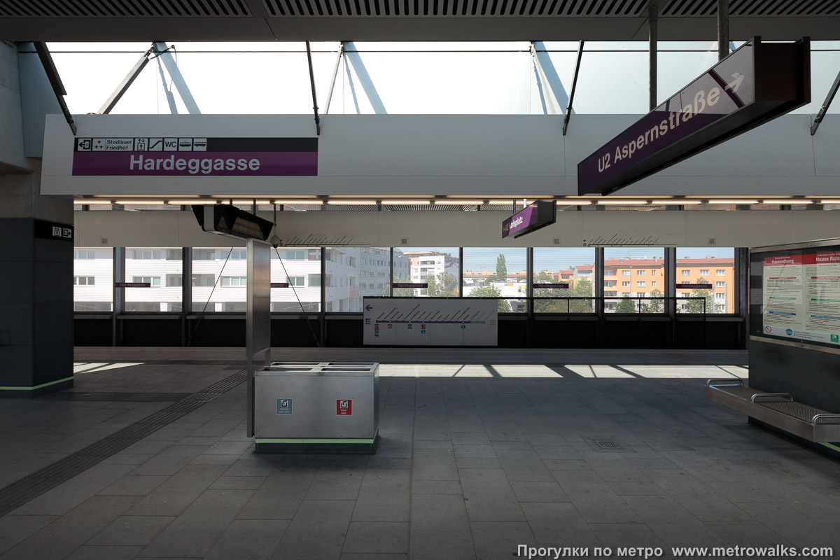 Фотография станции Hardeggasse [Хардеггассе] (U2, Вена). Поперечный вид.