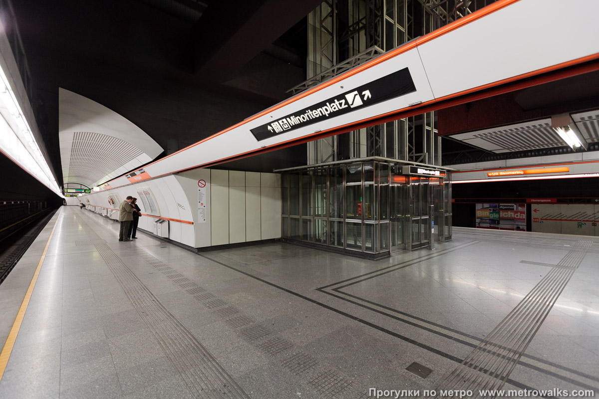 Фотография станции Herrengasse [Херренгассе] (U3, Вена). Лифт.